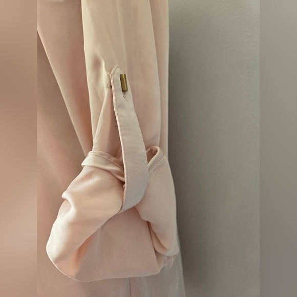 Dorothy Perkins Rose Gold Satin Blouse with Mandarin Collar. Size 6 - Picture 4 of 11